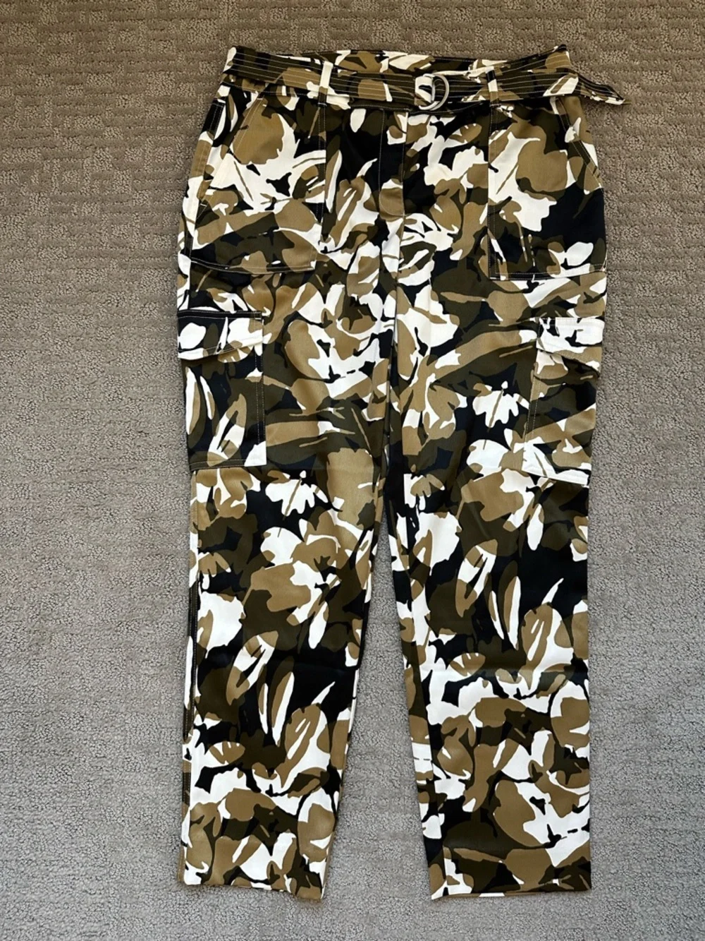 Chico’s Camo Cargo Pants Belted Utility Pants Size 0.5 Small Olive Tan